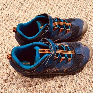Boys Merrell size 6.5 trail shoes